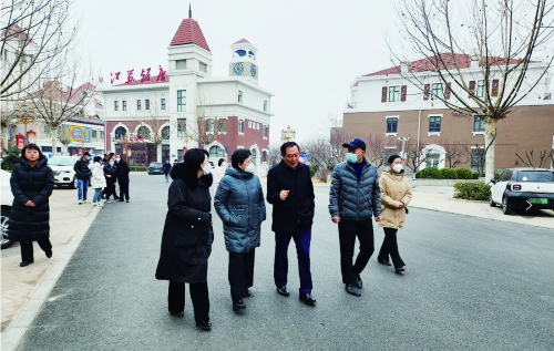 唐山市政府领导协同亚洲经济协会会长莅临南湖休闲美食广场参观调研.png